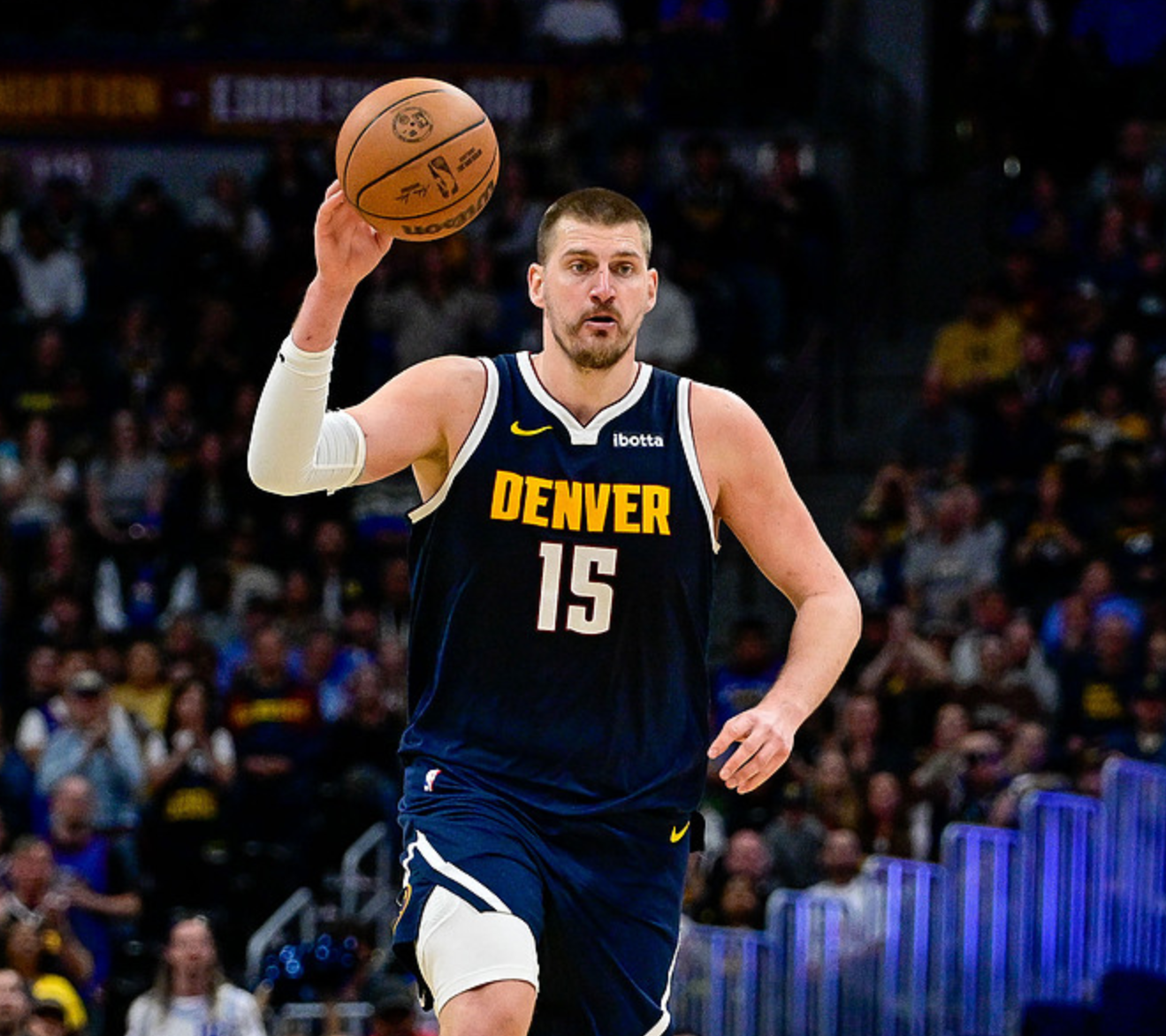 星空体育app-西部最新排名：掘金10连胜，火箭收好礼，3-6名差距变大